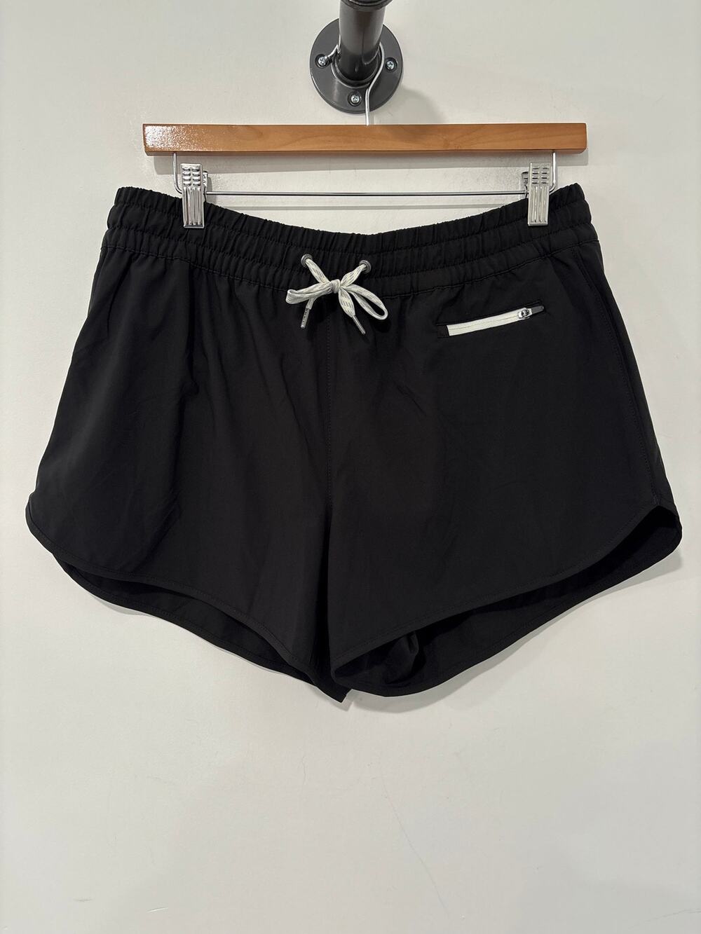 Vuori Shorts Black 4" Size L